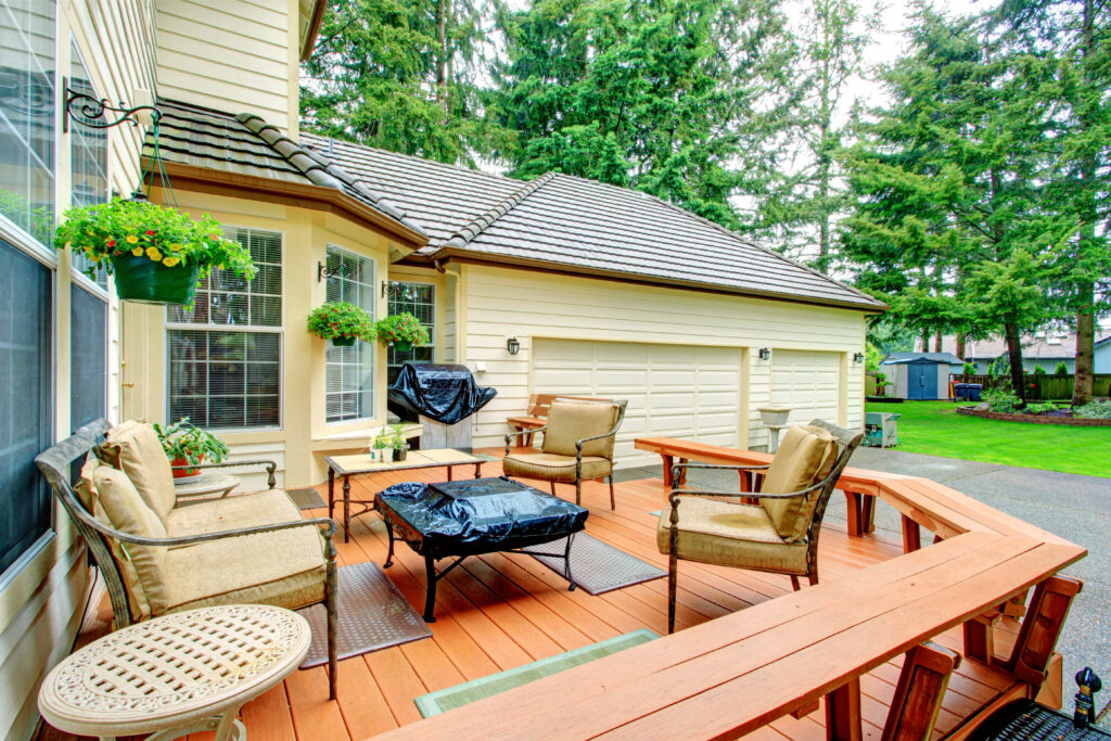 Getting A Custom Deck: 9 Great Ways You Can Upgrade This New Space