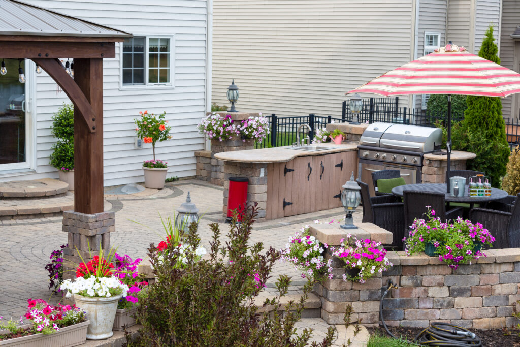 Getting A Custom Deck: 9 Great Ways You Can Upgrade This New Space Upgrade a custom deck